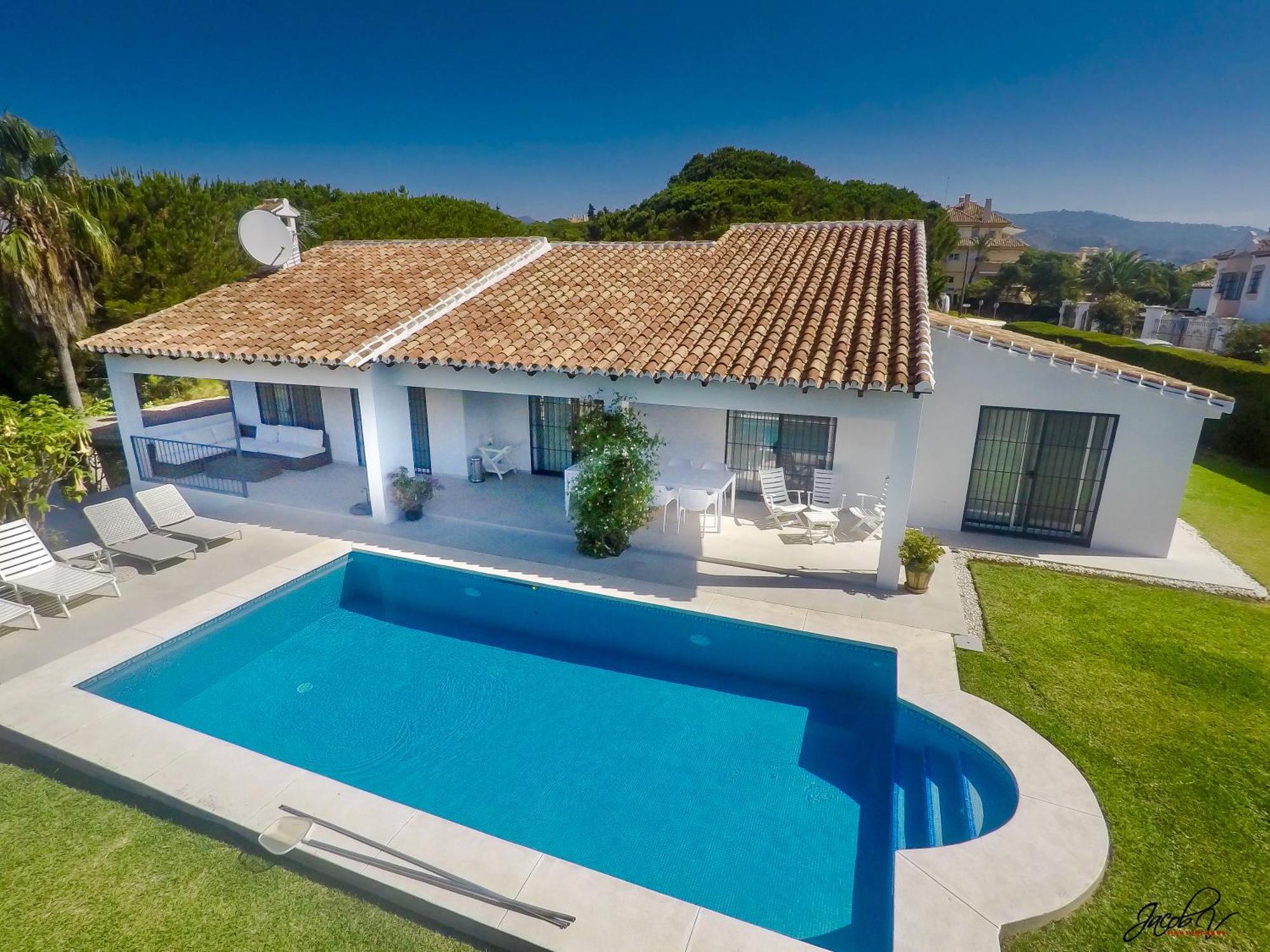 Great Villa Near Beach And 马尔韦利亚 外观 照片